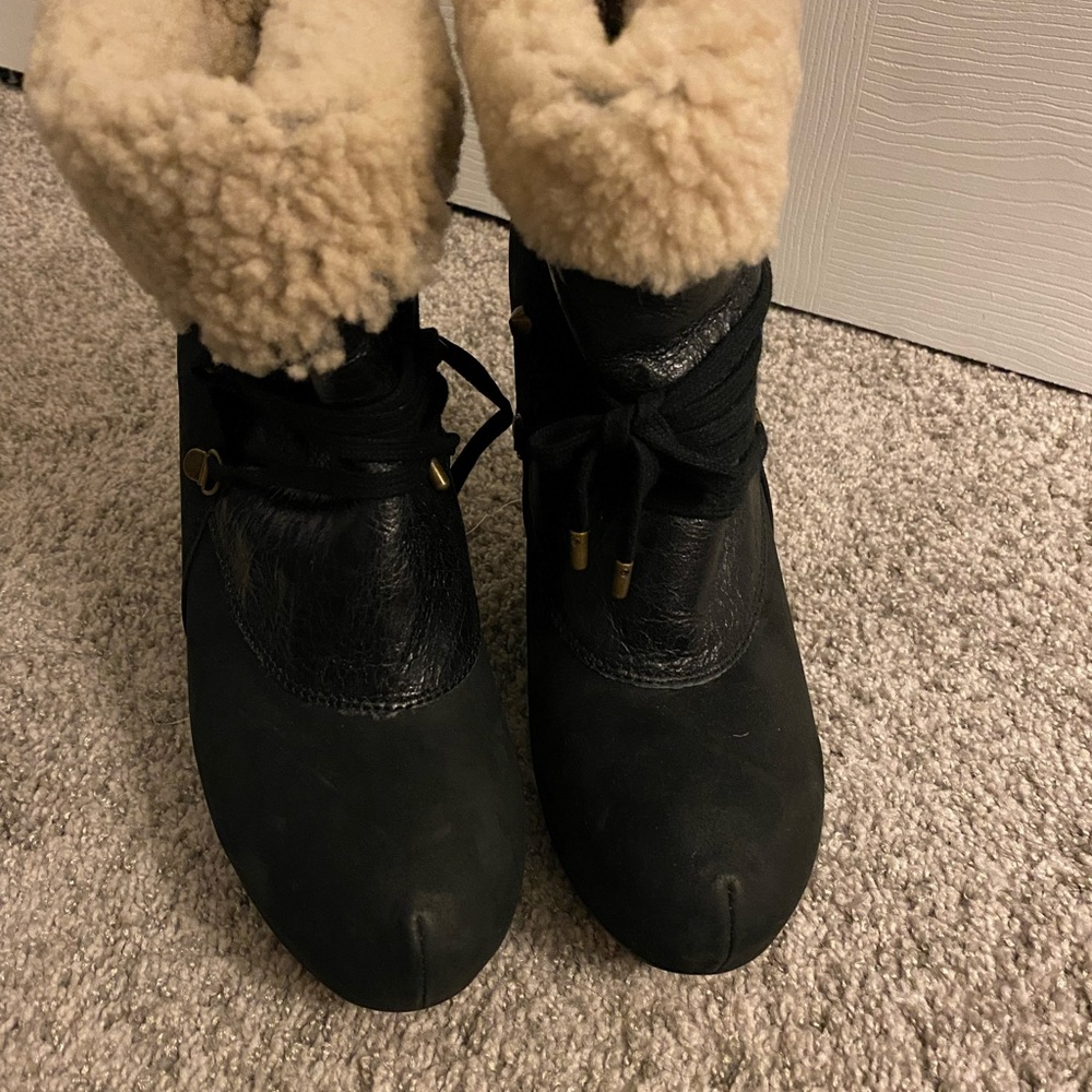 Koolaburra size 9 leather and shearling boots